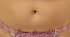 私のおへそは灰皿です