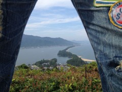股のぞき