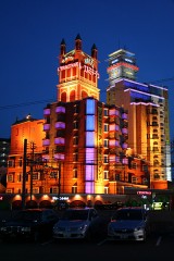 ケバケバしさが雰囲気を作ってる