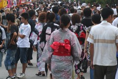 祭りの人込み