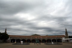 どよどよぉ～～～ん