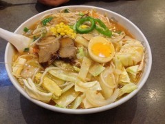 巨大なラーメンです