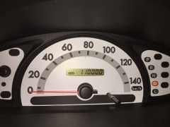 荒野を走るマイカー