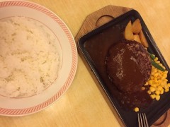 働くとお腹が減ります