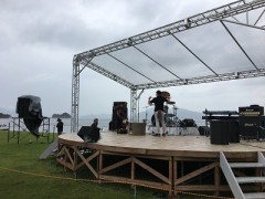 こんなにも晴れ渡っ…てない！