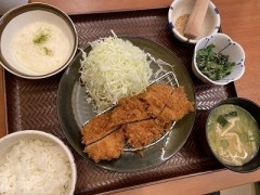 深夜に見る人には飯テロかも