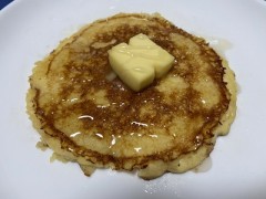 パンケーキ頬張ってる君が