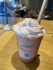 窓からぬるい風と共に来たる