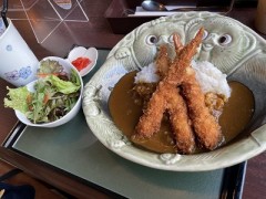 コップのふちの透明な湖