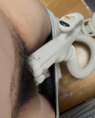 部屋の掃除のついでにおちんちんにも掃除機かけちゃった