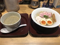 休みなのに・・・