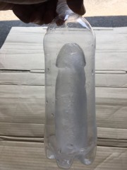 凍ったペットボトルが