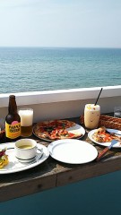 自粛すんのか思たらせんのかーい笑