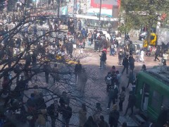 日曜日の渋谷ハチ公前は相変わらず人出が多い