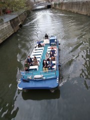 五反田駅前の目黒川