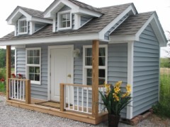 立派な小屋は誰のため・・・