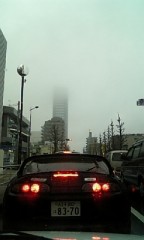 半分見えない…