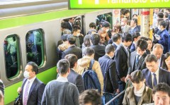 通勤通学時、乗車位置決めてる？