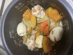 今日は炊飯器で