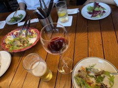 今日は会社の送別会