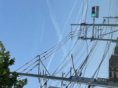 ややこしい飛行機雲