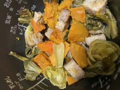 今日は炊飯器で