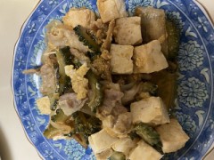 沖縄名物、ゴーヤチャンプルを作って、美味しく頂きました