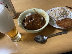今日は4時まで仕事だったので、カレーとトンカツで