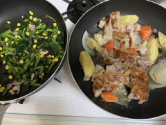 今日は豚肉と野菜、ベーコンとほうれん草で