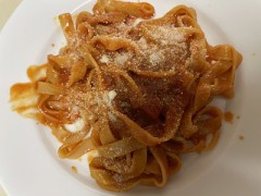 今日はガーリックトマトパスタ