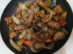 今日は黒豚の黒酢酢豚で