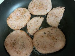 今日はハムステーキと鍋の残りで