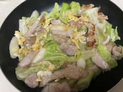 今日は豚と野菜、あとは昨日のチキン[チキン]の残りで