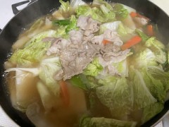 今日は豚肉と野菜、焼売で