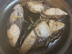 今日は洋風スープとブリの生姜煮を作って