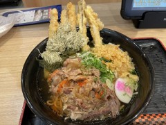 今日の昼は、資さんうどんで蕎麦