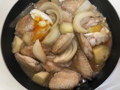 今日は鶏手羽と野菜、餃子を作って