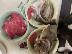 今日は、ぶりかまめしの家庭版と鶏肉と野菜煮物を作って