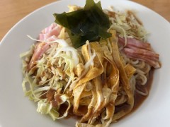 今日の昼はゴマダレ