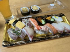 今日はハムスターを動物病院に連れってりして、寿司