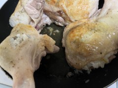 今日は鶏足にご飯を詰めを作って