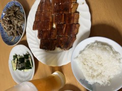 今日は鰻とごぼうきんぴらで