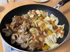 今日は豚と野菜の煮物で&#129433;