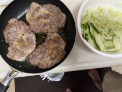 今日はポークステーキを作って