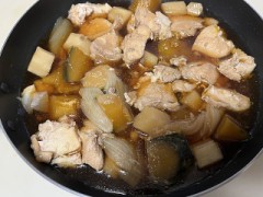 今日は鶏胸肉[肉]と野菜の煮物を作って