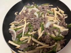 今日は青椒肉絲を作って