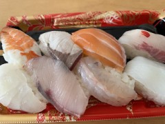 今日の昼はスーパーで