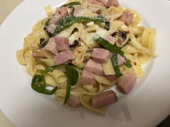 今日の昼はぺぺレンチーノを作って