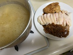 今日は鶏の煮物と中華スープを作って