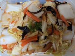 今日は自家製キムチと、シャケ昆布飯を作って